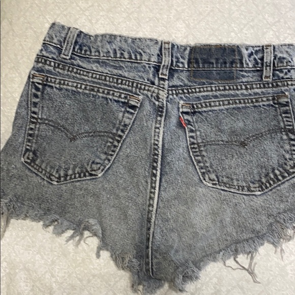 Levi’s cutoff Jean shorts - Picture 2 of 3